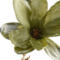 Detailansicht einer künstlichen Magnolienblüte in Olivgrün mit Metallic-Effekt – hochwertige Kunstblume zur Dekoration