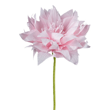Hellrosa Papierblume aus Krepppapier mit grünem Stiel – filigrane Dekoblume mit detailreichen Blütenblättern für stilvolle Arrangements.
