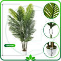 Nahaufnahme der naturgetreu gestalteten Palmwedel der Areca Kunstpflanze