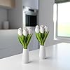 Detailaufnahme der naturgetreuen weißen Kunsttulpen