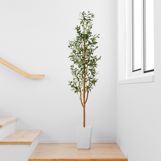 Detailaufnahme der naturgetreuen Oliven und Blätter des 180 cm Deko-Baums