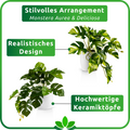 Deko-Arrangement mit drei kleinen Monstera Kunstpflanzen auf Holzregal