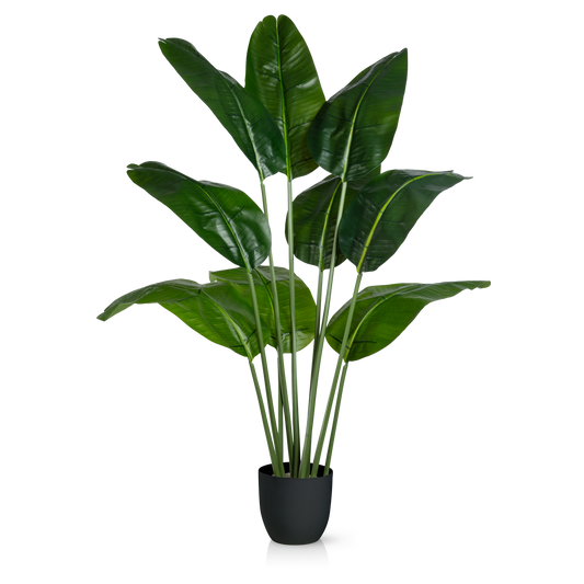 Künstliche Bananenpalme mit detailreichen, grünen Blättern in Nahaufnahme