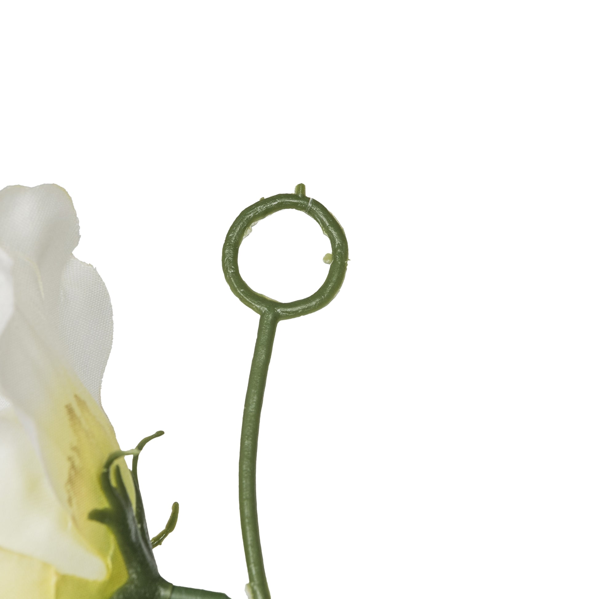 Detailaufnahme der Befestigungsschlaufe einer weißen Kunstrosen-Girlande – einfache Handhabung für Wand-, Tisch- und Eventdekorationen