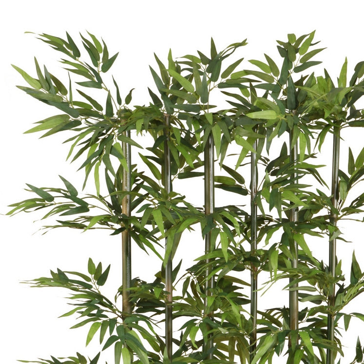Detailansicht eines künstlichen Bambus Raumteilers mit dichten, grünen Blättern und realistischen Stämmen – ideal zur Dekoration und Raumtrennung