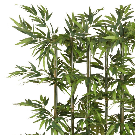 Detailansicht eines künstlichen Bambus Raumteilers mit naturgetreuem Blattwerk und grünen Bambusstäben – moderne Raumdekoration für Innenräume