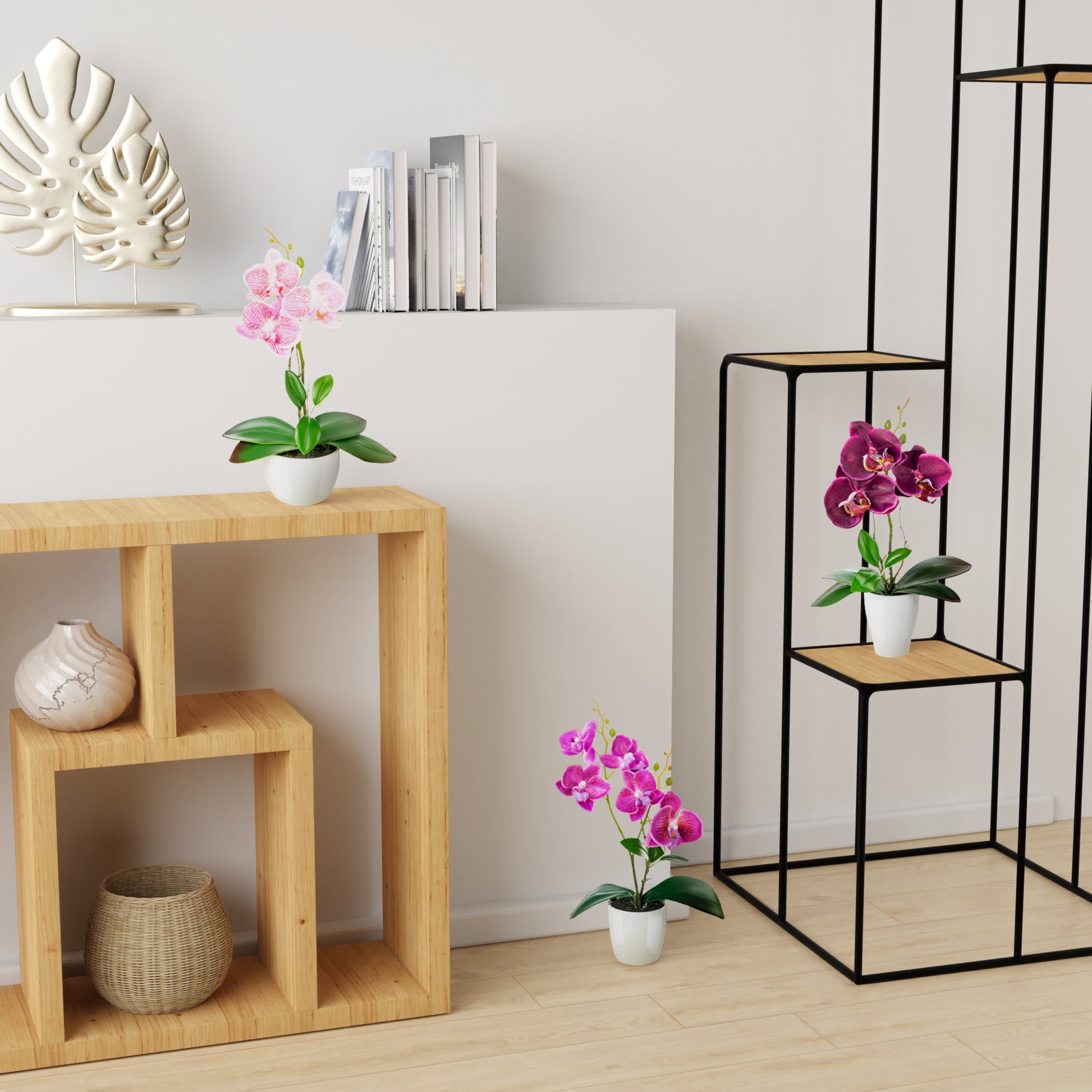 Wohnzimmerdekoration mit künstlichen Orchideen als stilvoller Farbakzent