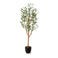 Künstlicher Olivenbaum in voller Größe auf hellem Hintergrund
