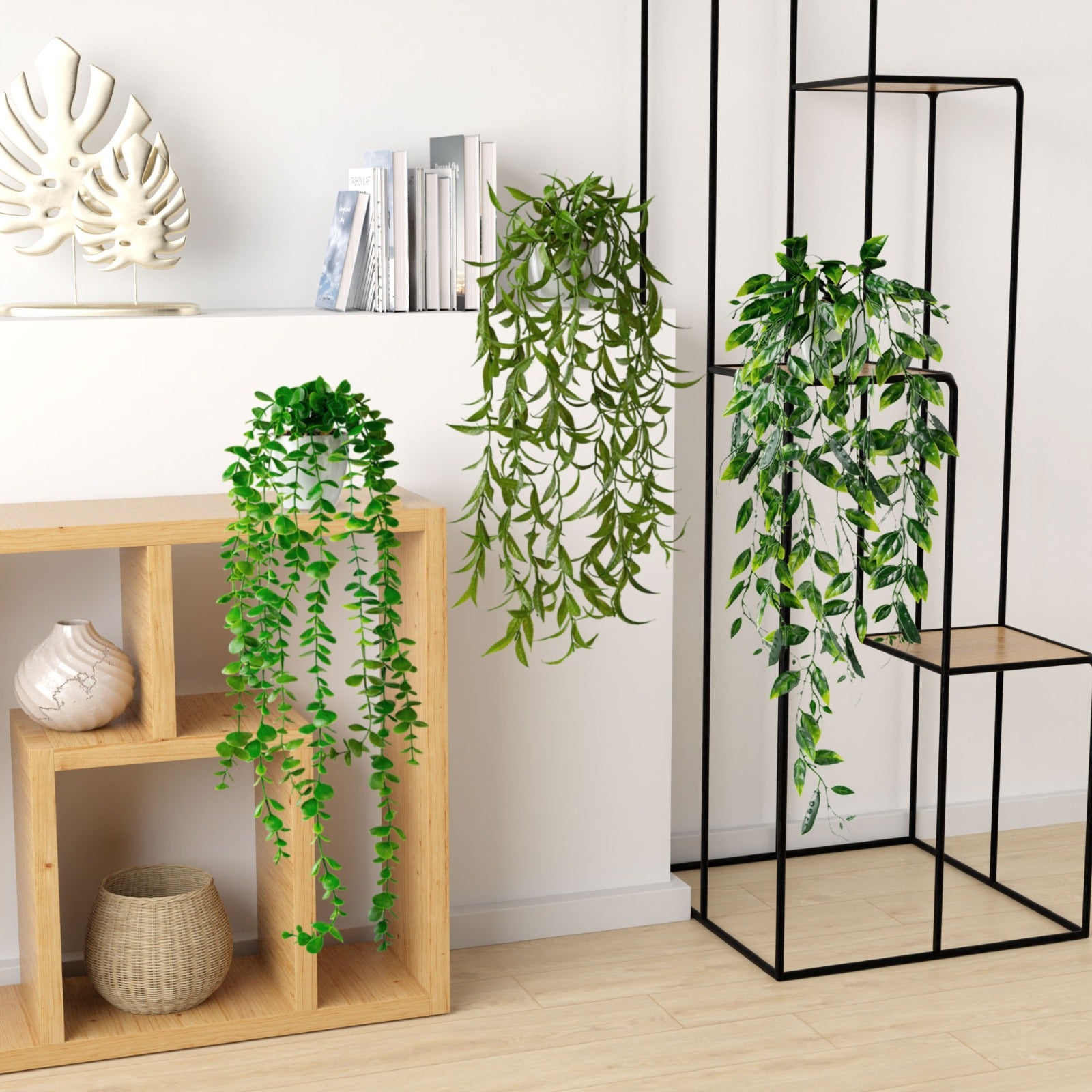 Detailaufnahme eines eleganten weißen Keramiktopfs mit künstlichem Eukalyptus