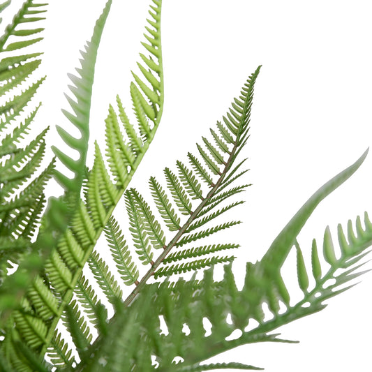 Nahaufnahme künstlicher Farnblätter mit fein strukturierter Oberfläche und lebendigem Grünton für natürliche Raumdekoration.