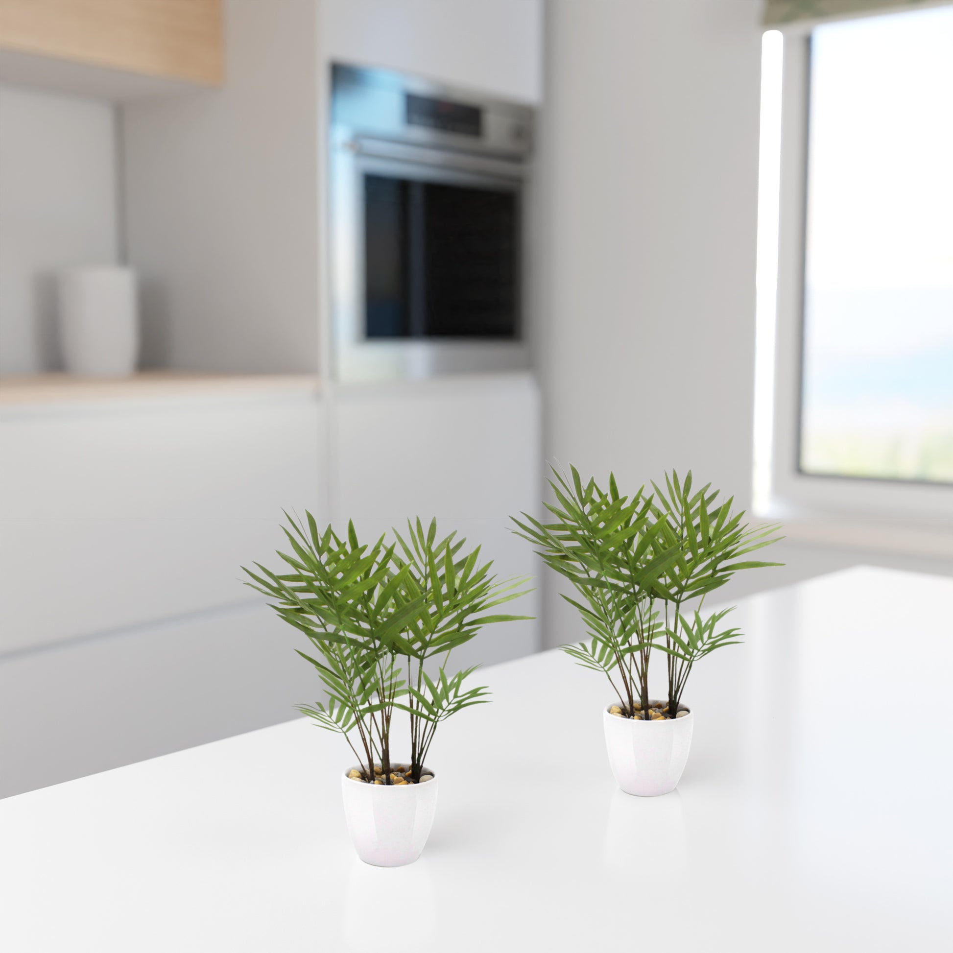 Detailaufnahme der grünen Blätter einer künstlichen Areca Palme
