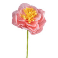 Rosa Papierblume aus Krepppapier mit gelber Blütenmitte und grünem Stiel – dekorative Blume für stilvolle Arrangements und Geschenkideen.